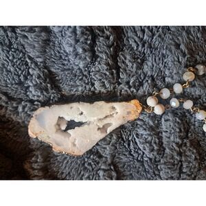 Vintage Quartz Geode Stone Pendant Necklace Gold Tone beaded chain